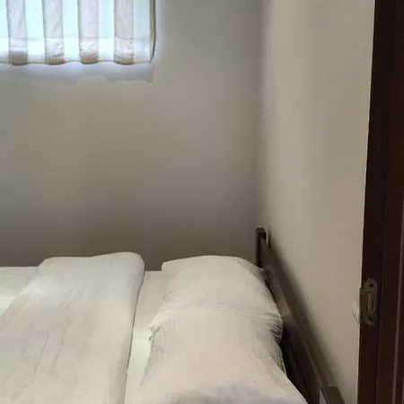West Wood Aparthotel Knyagynya